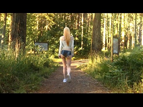 ❤️ Smuk kvinde bevæger sig langsomt, ikke nøgen video Kvalitets sex at da.hentaidude.ru ☑